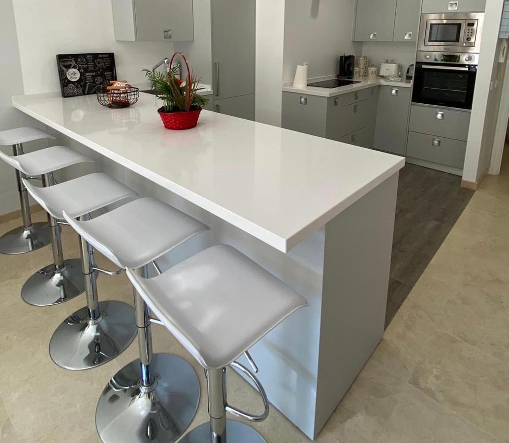Luxury Beach Side Apartment In Marbella Playa Buitenkant foto