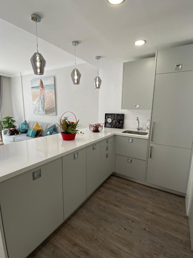 Luxury Beach Side Apartment In Marbella Playa Buitenkant foto