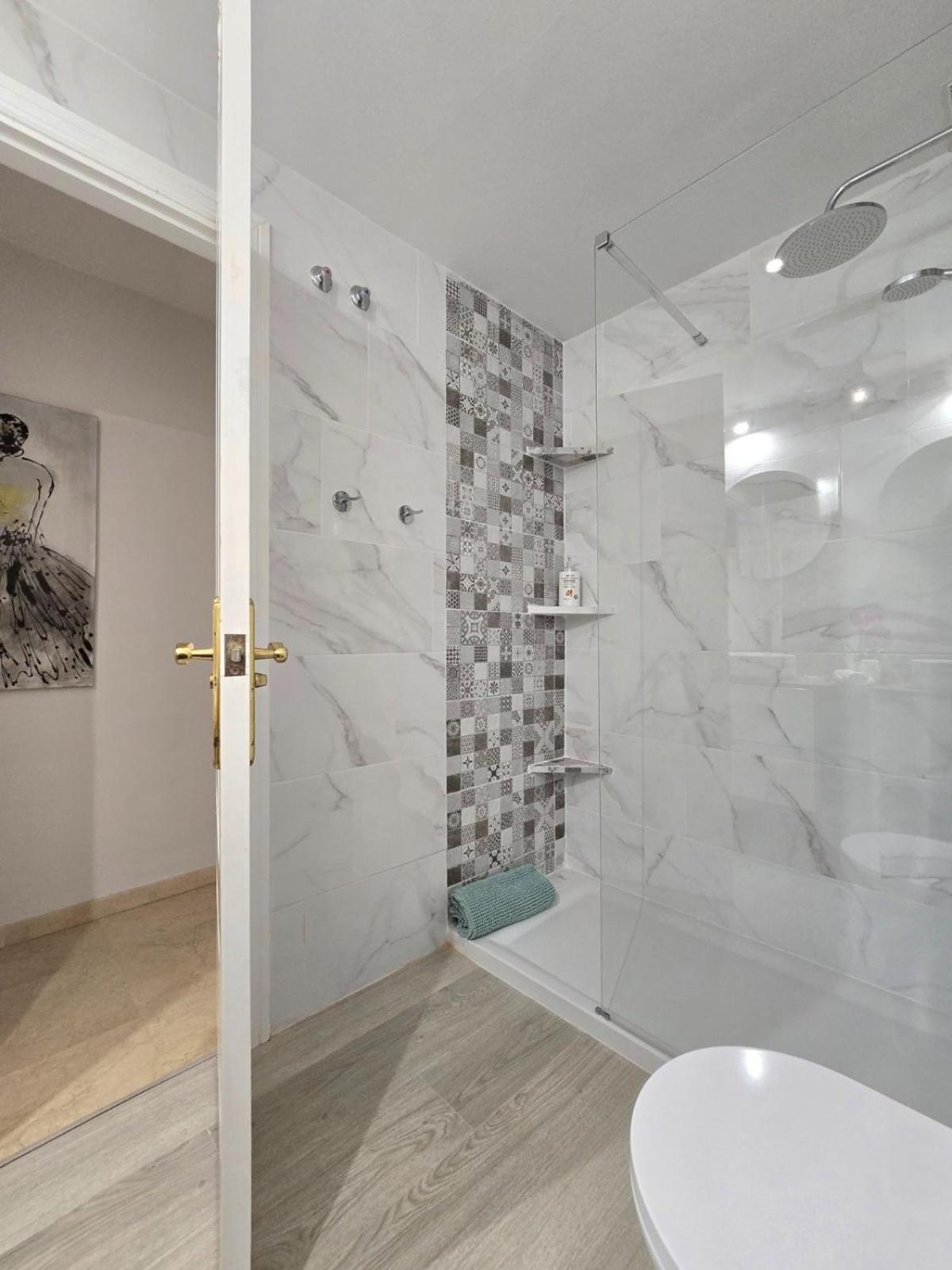 Luxury Beach Side Apartment In Marbella Playa Buitenkant foto